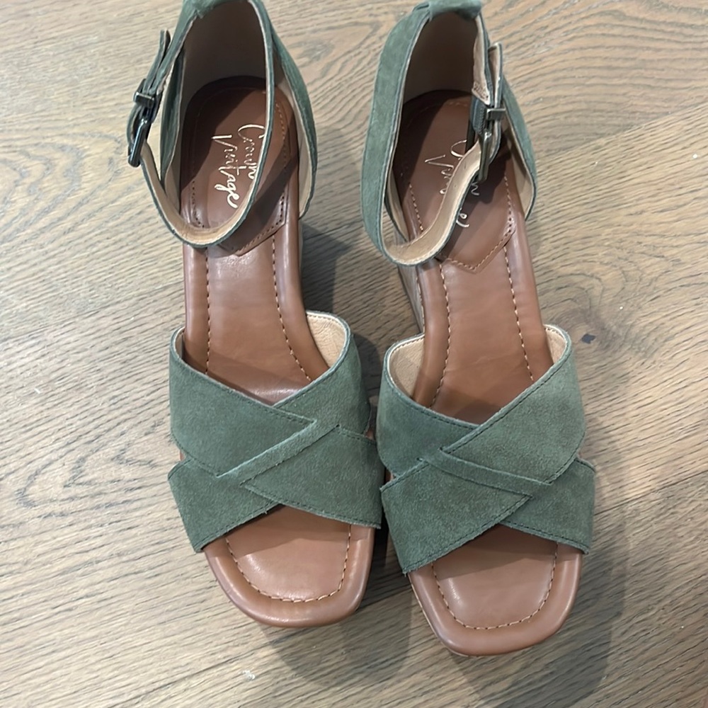 Crown vintage wedges